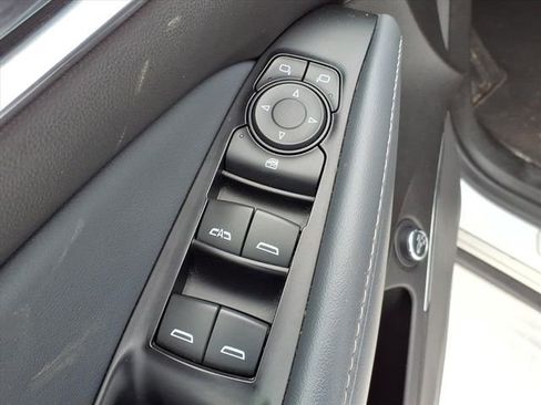 Used 2023 Buick Enclave Essence image 8