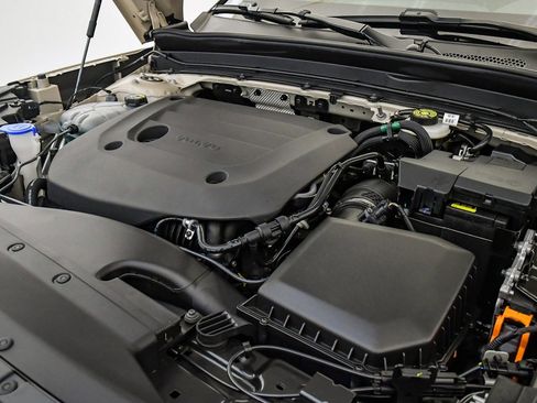 Certified 2025 Volvo XC40 B5 Plus w/ Climate Package image 30