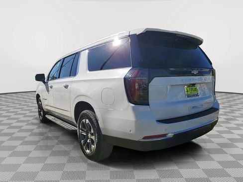 New 2026 Chevrolet Suburban LS image 4
