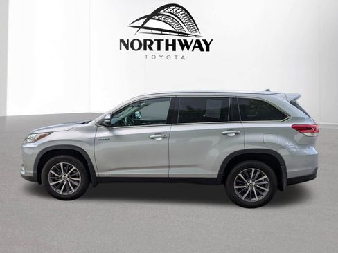 Used 2019 Toyota Highlander XLE AWD/4WD image 6