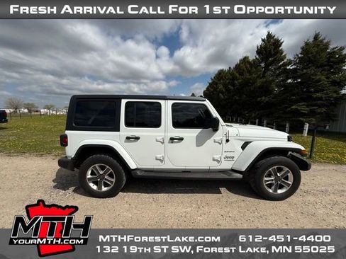 Used 2019 Jeep Wrangler Unlimited Sahara AWD/4WD image 5