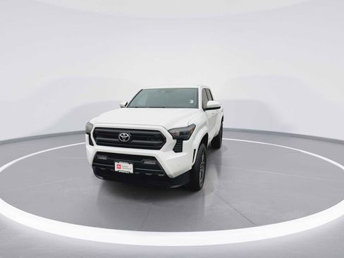 Certified 2025 Toyota Tacoma SR5 image 3