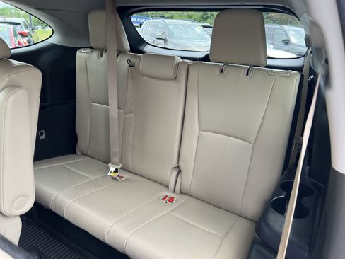 Used 2022 Toyota Highlander XLE AWD/4WD image 25