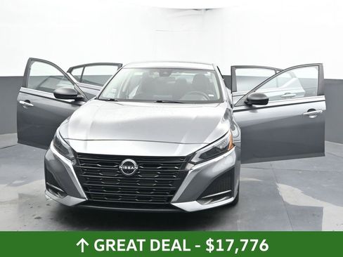 Used 2024 Nissan Altima 2.5 SV image 56