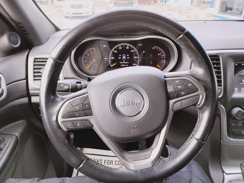 Used 2020 Jeep Grand Cherokee Laredo image 9