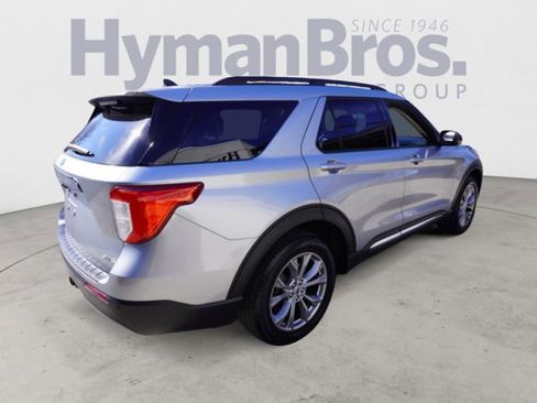 Used 2022 Ford Explorer XLT w/ Equipment Group 202A image 9