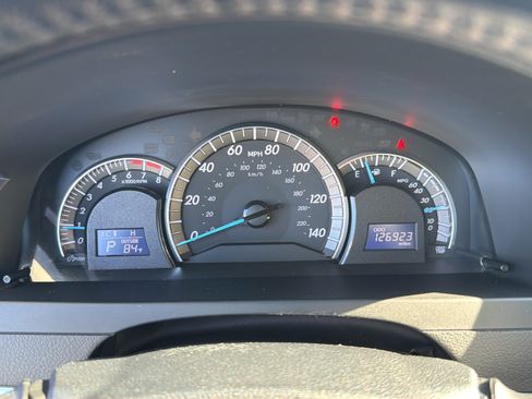 Used 2012 Toyota Camry SE FWD image 17