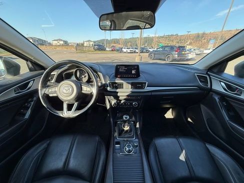Used 2018 MAZDA MAZDA3 Touring image 12