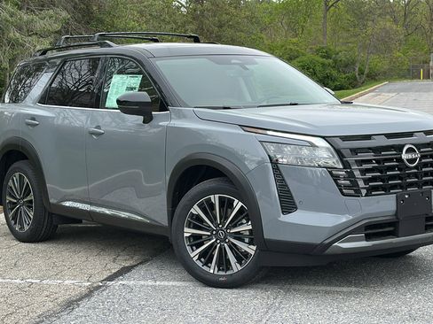 New 2026 Nissan Pathfinder Platinum AWD/4WD image 1