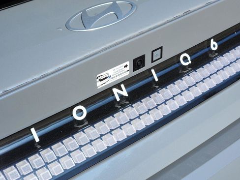 New 2025 Hyundai Ioniq 6 SE image 8