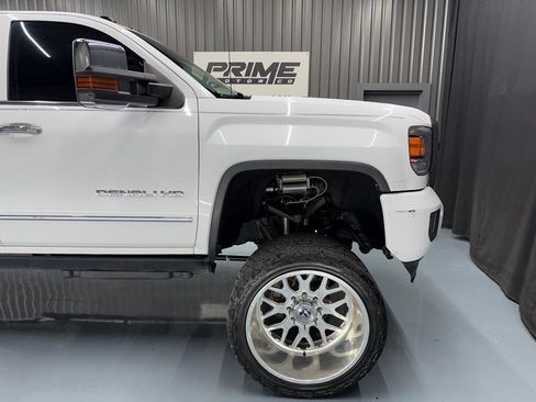 Used 2016 GMC Sierra 2500 Denali w/ Duramax Plus Package AWD/4WD image 11
