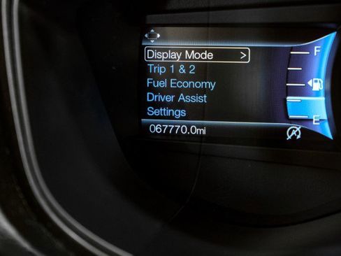 Used 2018 Ford Fusion SE w/ Equipment Group 201A FWD image 18