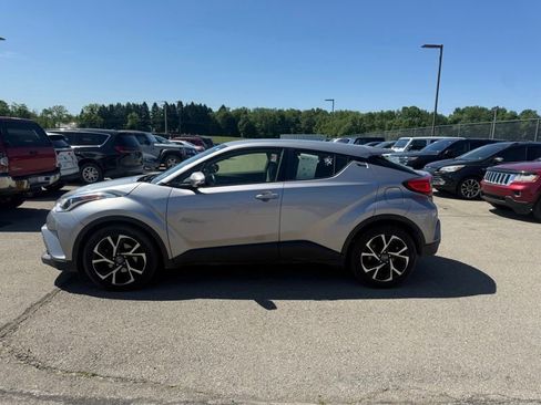 Used 2019 Toyota C-HR XLE FWD image 9