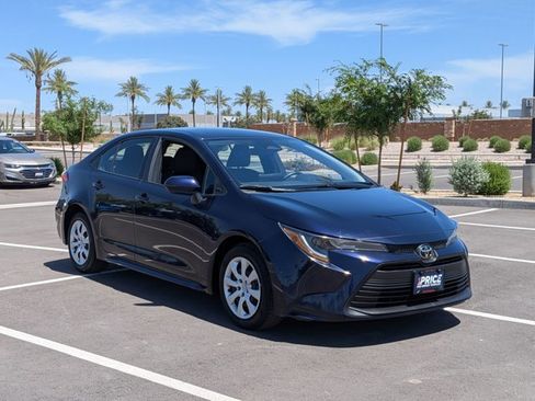 Used 2023 Toyota Corolla LE image 3