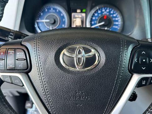 Certified 2018 Toyota Sienna XLE w/ XLE Navigation Package FWD image 28