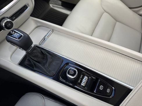 Used 2019 Volvo S60 T5 Momentum w/ Premium Package FWD image 23