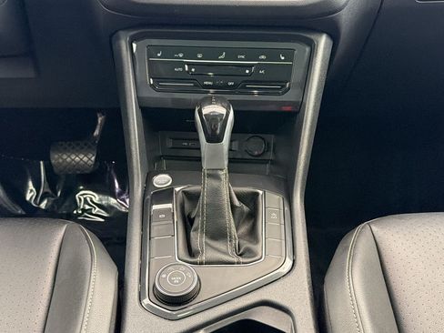 Used 2024 Volkswagen Tiguan SE AWD/4WD image 19