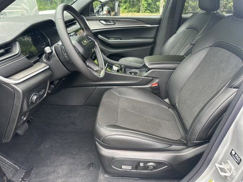 New 2026 Jeep Grand Cherokee Altitude RWD image 9