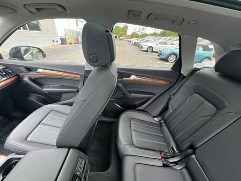 Used 2023 Audi Q5 2.0T Premium w/ Convenience Package image 2