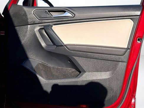 Used 2019 Volkswagen Tiguan SE w/ Panoramic Sunroof Package image 29