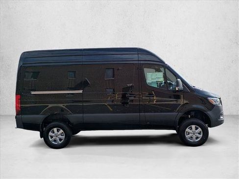 Used 2025 Mercedes-Benz Sprinter 2500 image 4