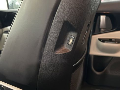 Used 2023 Kia Carnival EX FWD image 29