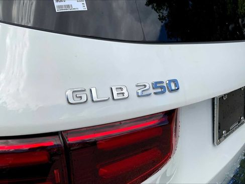 Certified 2026 Mercedes-Benz GLB 250 4MATIC image 19