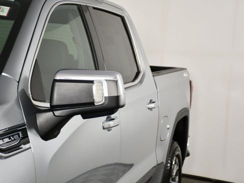 Used 2025 GMC Sierra 1500 SLT image 13