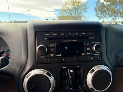 Used 2016 Jeep Wrangler Unlimited Sahara w/ Mopar Chrome Edition Group AWD/4WD image 29