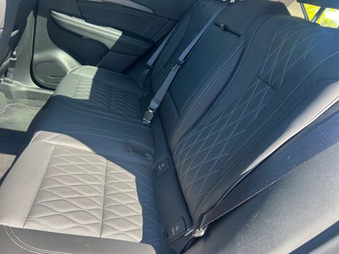Used 2023 Buick Envision Avenir AWD/4WD image 32