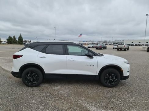 Used 2024 Chevrolet Blazer LT w/ Convenience Package FWD image 4