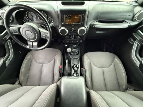 Used 2016 Jeep Wrangler Unlimited Sahara w/ Dual Top Group AWD/4WD image 11