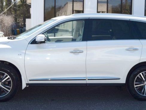 Used 2019 INFINITI QX60 Luxe w/ Essential Package image 8