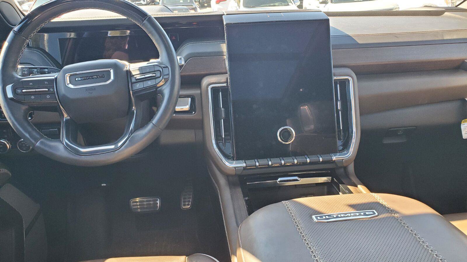 Used 2025 GMC Yukon XL Denali Ultimate w/ LPO, Floor Liner Package AWD/4WD image 8