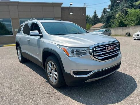 Used 2019 GMC Acadia SLT FWD image 3