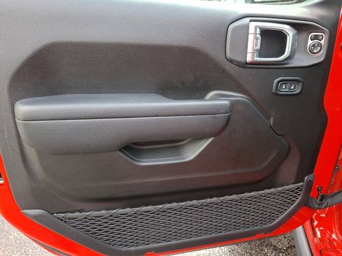 Used 2024 Jeep Wrangler Unlimited Rubicon w/ XTREMEE 35" Tire Package image 12