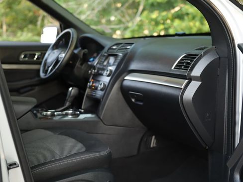 Used 2019 Ford Explorer XLT FWD image 29