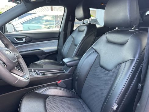 Used 2025 Jeep Compass Latitude AWD/4WD image 7
