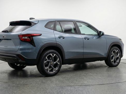 Used 2025 Chevrolet Trax LT FWD image 9