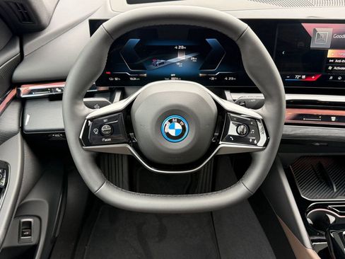 New 2026 BMW i5 eDrive40 w/ Premium Package image 16