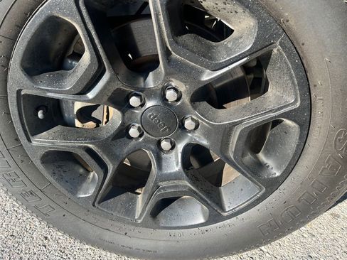 Used 2022 Jeep Cherokee Latitude w/ Sun & Sound Group image 30