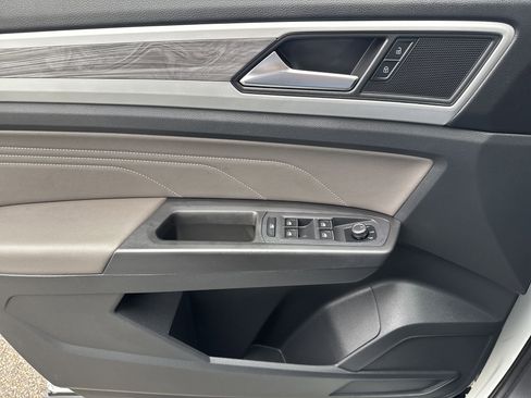 Used 2022 Volkswagen Atlas Cross Sport SE image 9