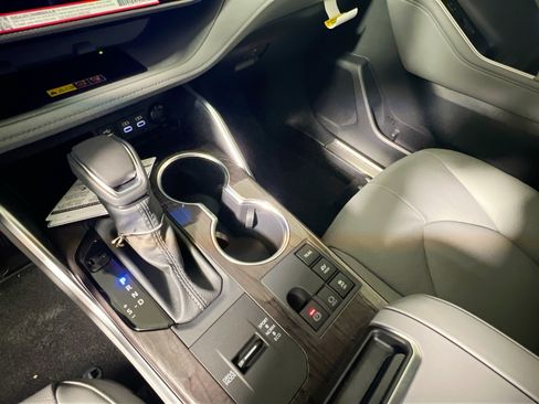 New 2026 Toyota Highlander Platinum image 26