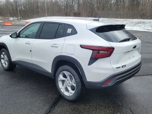 New 2026 Chevrolet Trax LS w/ LS Convenience Package FWD image 9
