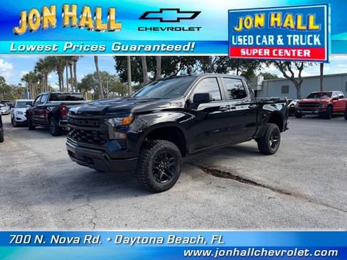 Used 2025 Chevrolet Silverado 1500 Custom Trail Boss w/ Dark Appearance Package image 2