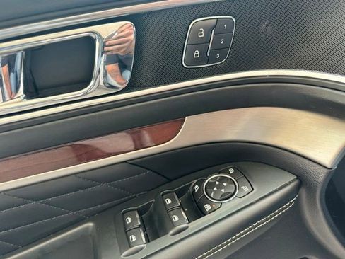 Used 2019 Ford Explorer Platinum image 23