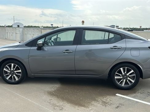 Used 2025 Nissan Versa SV FWD image 9