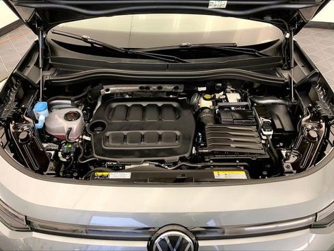 Used 2025 Volkswagen Tiguan SE w/ Panoramic Sunroof Package image 10