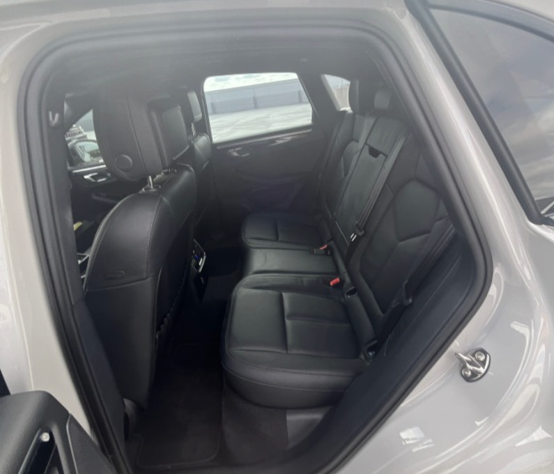 Certified 2023 Porsche Macan AWD/4WD image 5