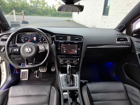 Used 2018 Volkswagen Golf R 4-Door AWD/4WD image 21